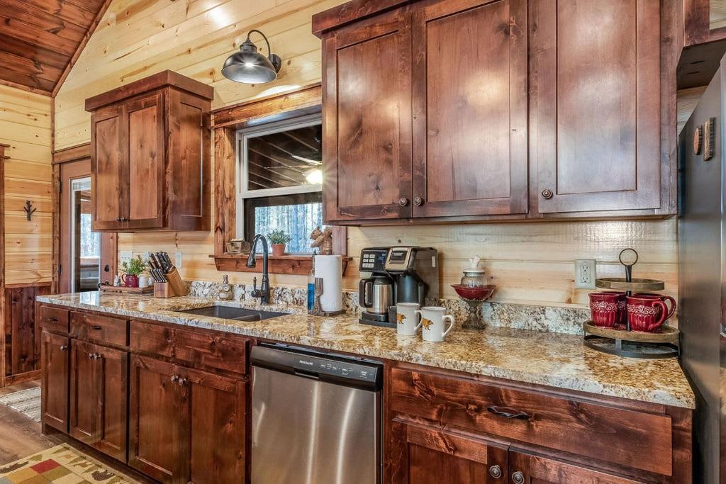 Large Luxury 2Br Cabin W Hot Tub Double Trouble Was Designed For Fun Comfort And Memories Minutes From Buzzling Hochatown And Beautiful Beaver Bend State Park โบรคเคนโบว์ ภายนอก รูปภาพ