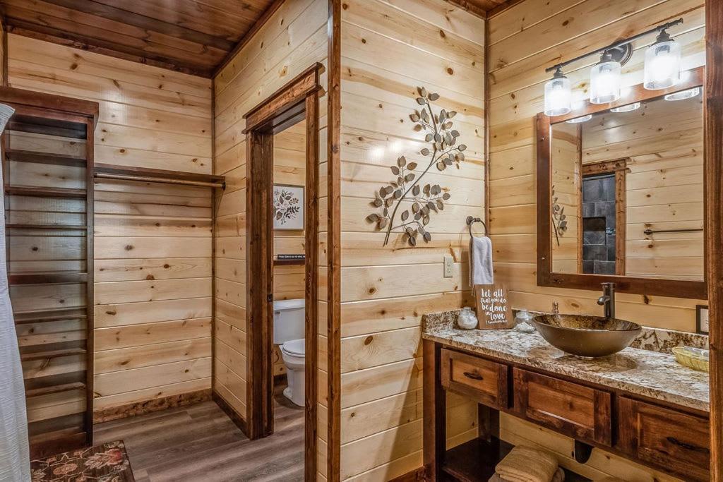 Large Luxury 2Br Cabin W Hot Tub Double Trouble Was Designed For Fun Comfort And Memories Minutes From Buzzling Hochatown And Beautiful Beaver Bend State Park โบรคเคนโบว์ ภายนอก รูปภาพ