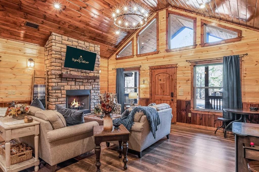 Large Luxury 2Br Cabin W Hot Tub Double Trouble Was Designed For Fun Comfort And Memories Minutes From Buzzling Hochatown And Beautiful Beaver Bend State Park โบรคเคนโบว์ ภายนอก รูปภาพ