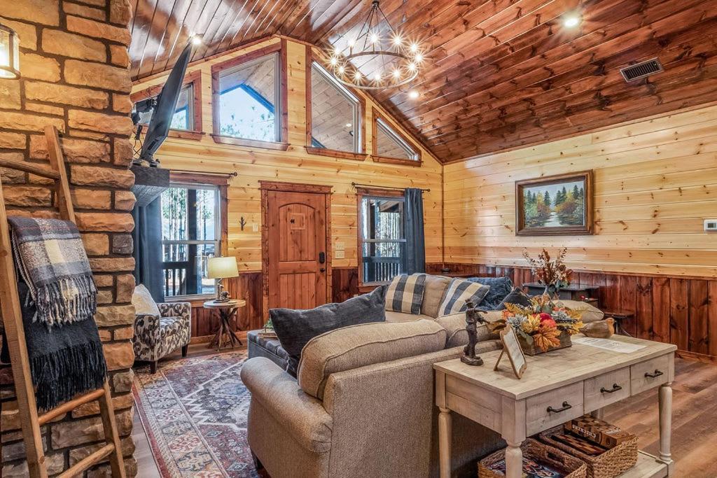 Large Luxury 2Br Cabin W Hot Tub Double Trouble Was Designed For Fun Comfort And Memories Minutes From Buzzling Hochatown And Beautiful Beaver Bend State Park โบรคเคนโบว์ ภายนอก รูปภาพ